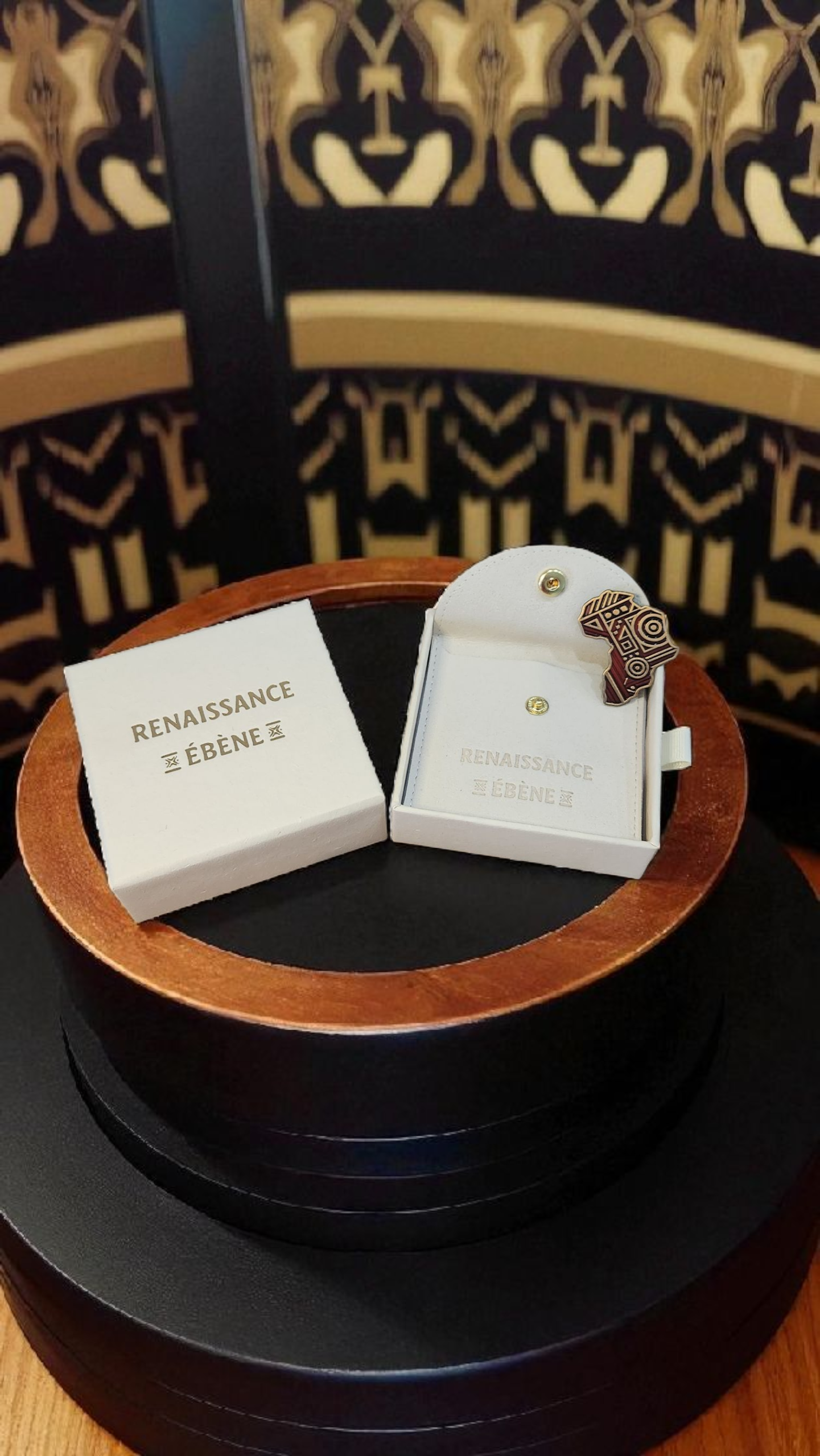 Broche "Nkyinkyim" - L'art de l'adaptabilité -