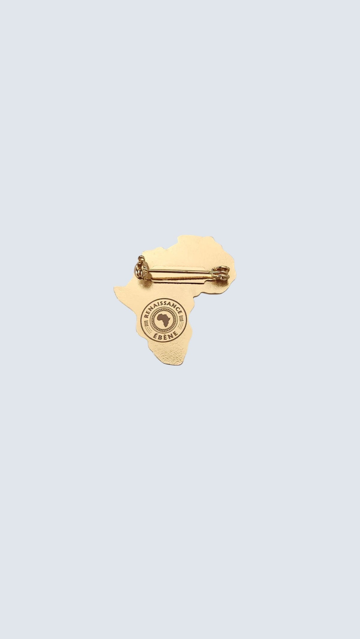 Dos de la broche dorée Renaissance Ébène en forme de carte d'Afrique avec épingle de fixation et logo gravé